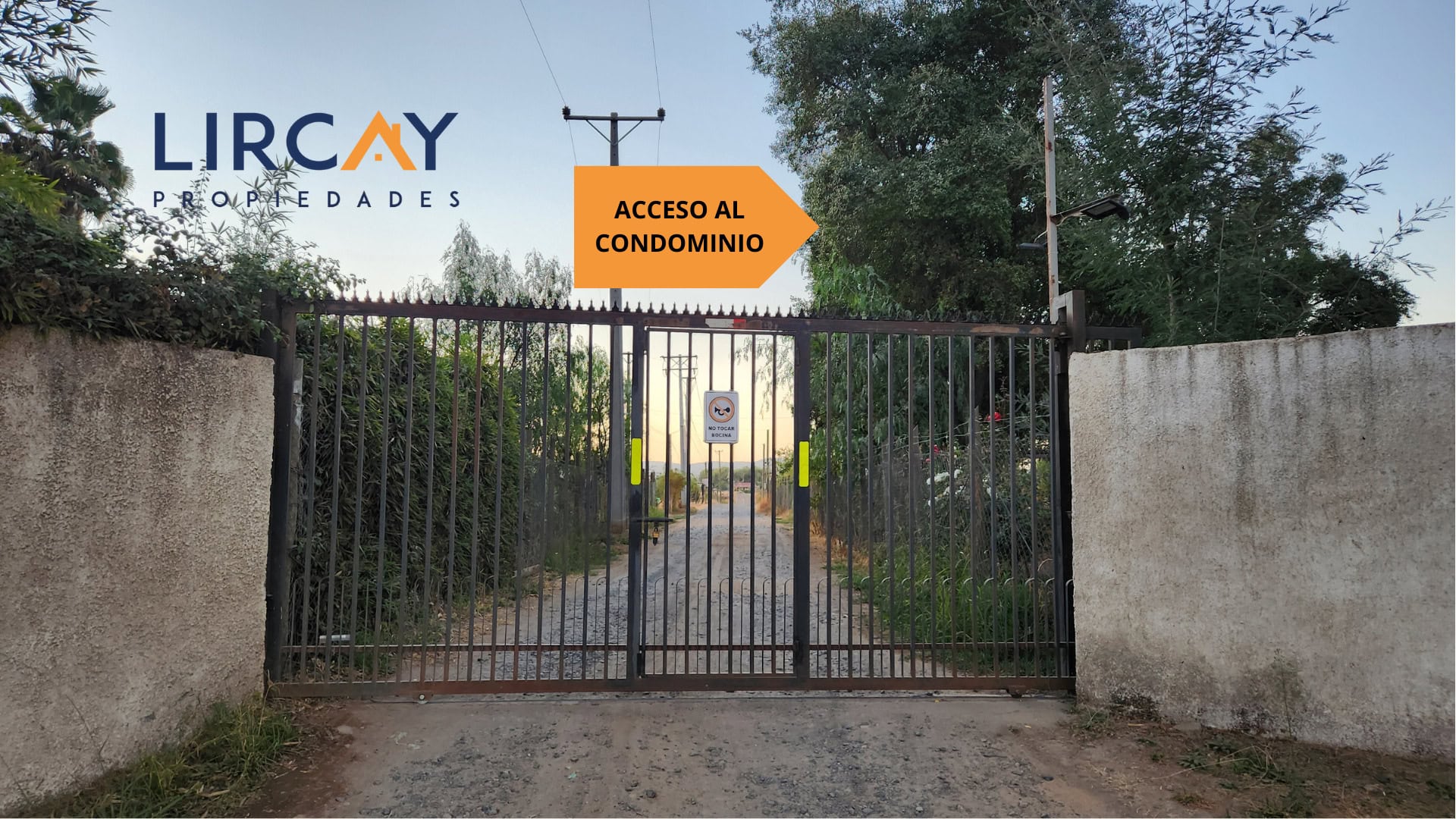 1 En Venta Parcela con Casa en San Rafael.
