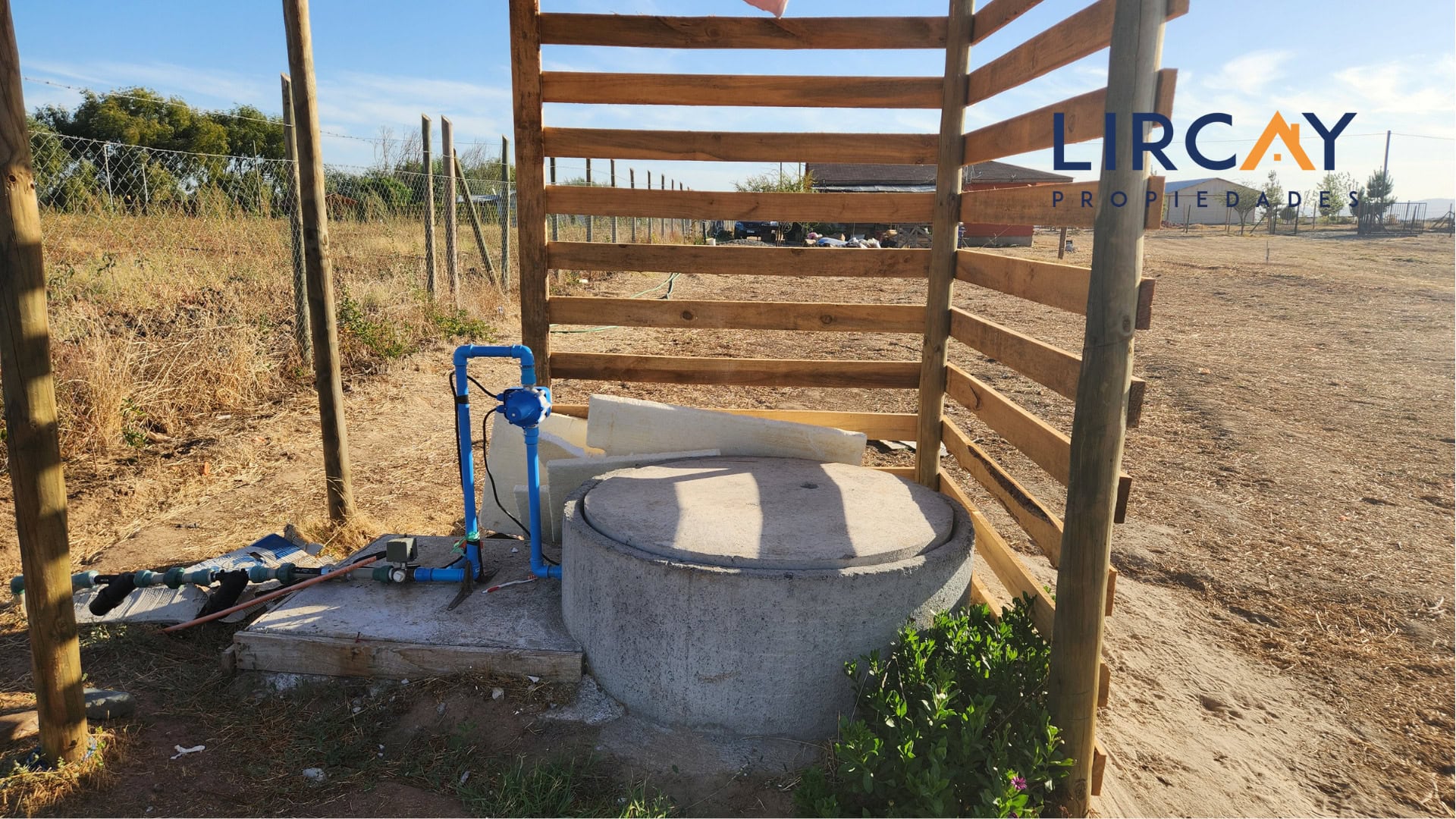 26 En Venta Parcela con Casa en San Rafael.