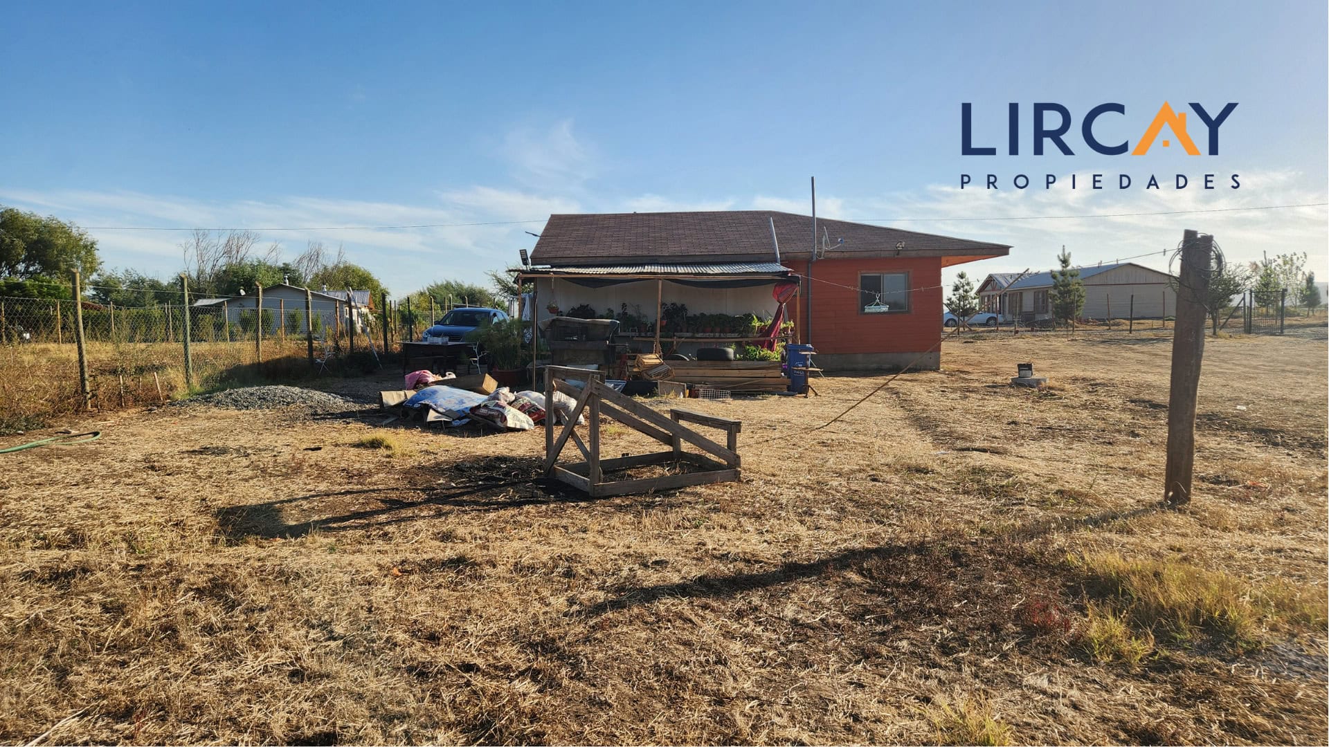 28 En Venta Parcela con Casa en San Rafael.