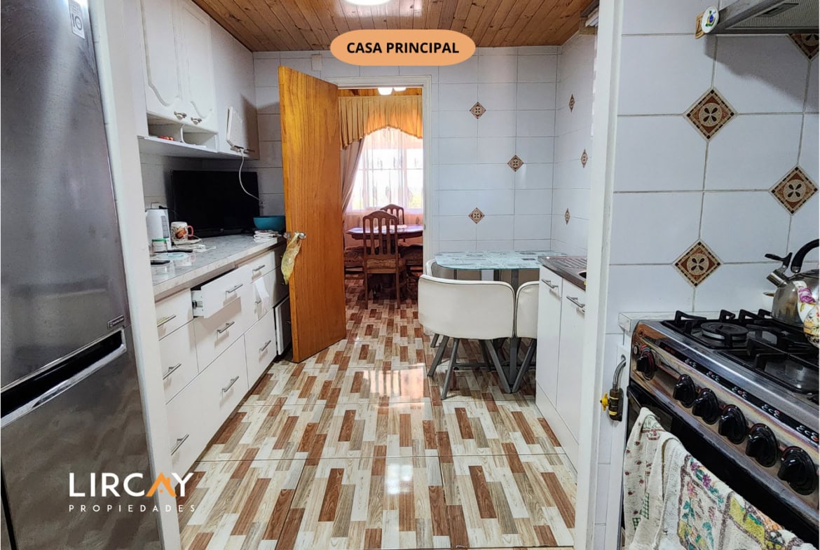 Parcela de 5.000 m² en San Rafael con Dos Casas Construidas y Terreno Plano