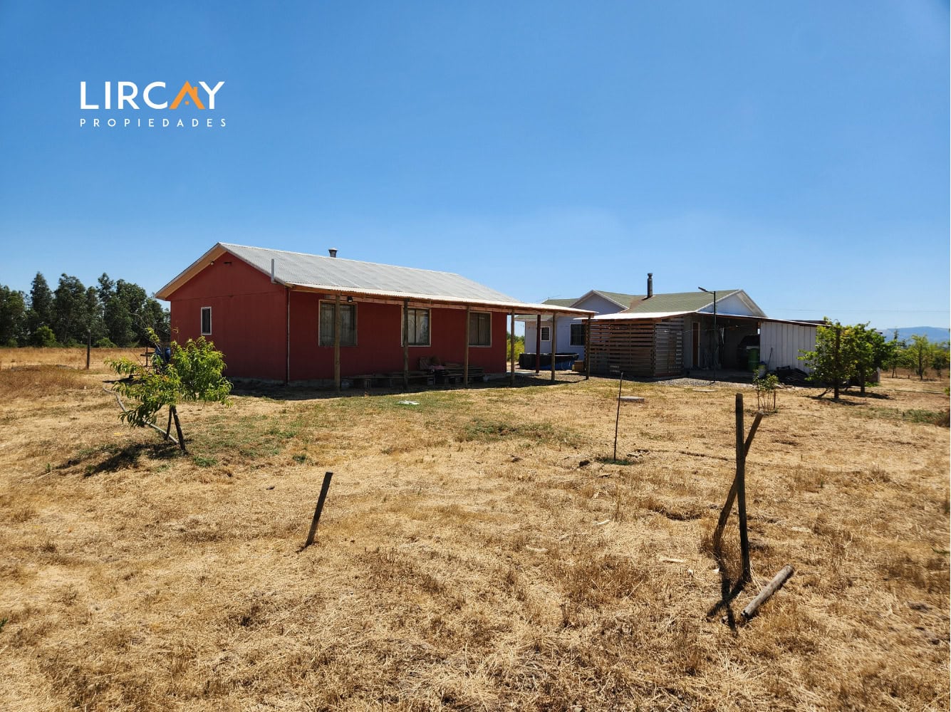 Parcela de 5.000 m² en San Rafael con Dos Casas Construidas y Terreno Plano
