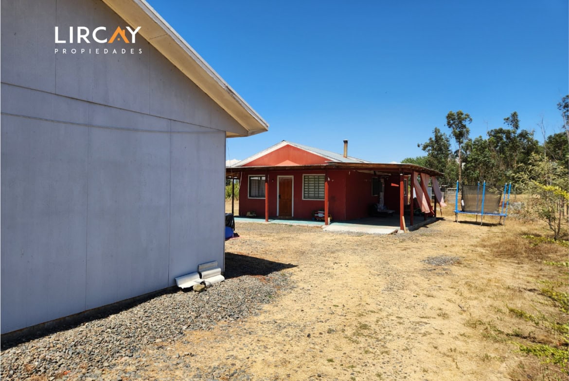 Parcela de 5.000 m² en San Rafael con Dos Casas Construidas y Terreno Plano