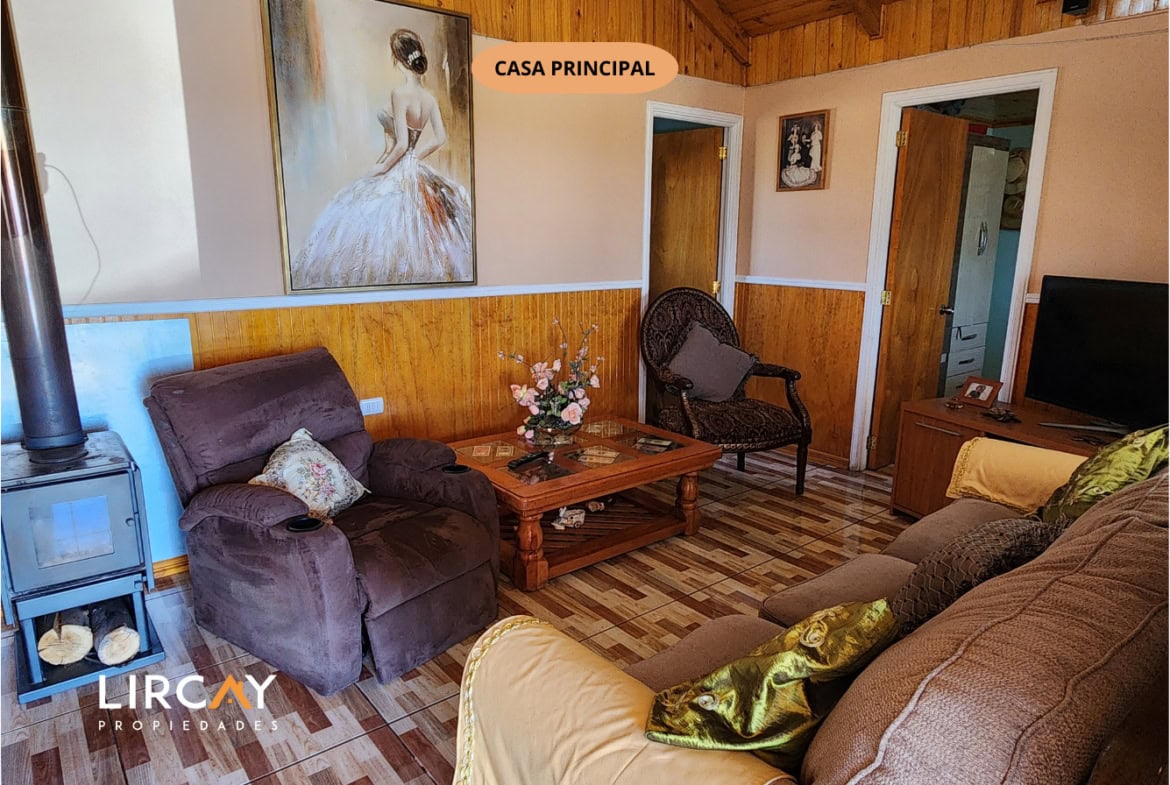 Parcela de 5.000 m² en San Rafael con Dos Casas Construidas y Terreno Plano