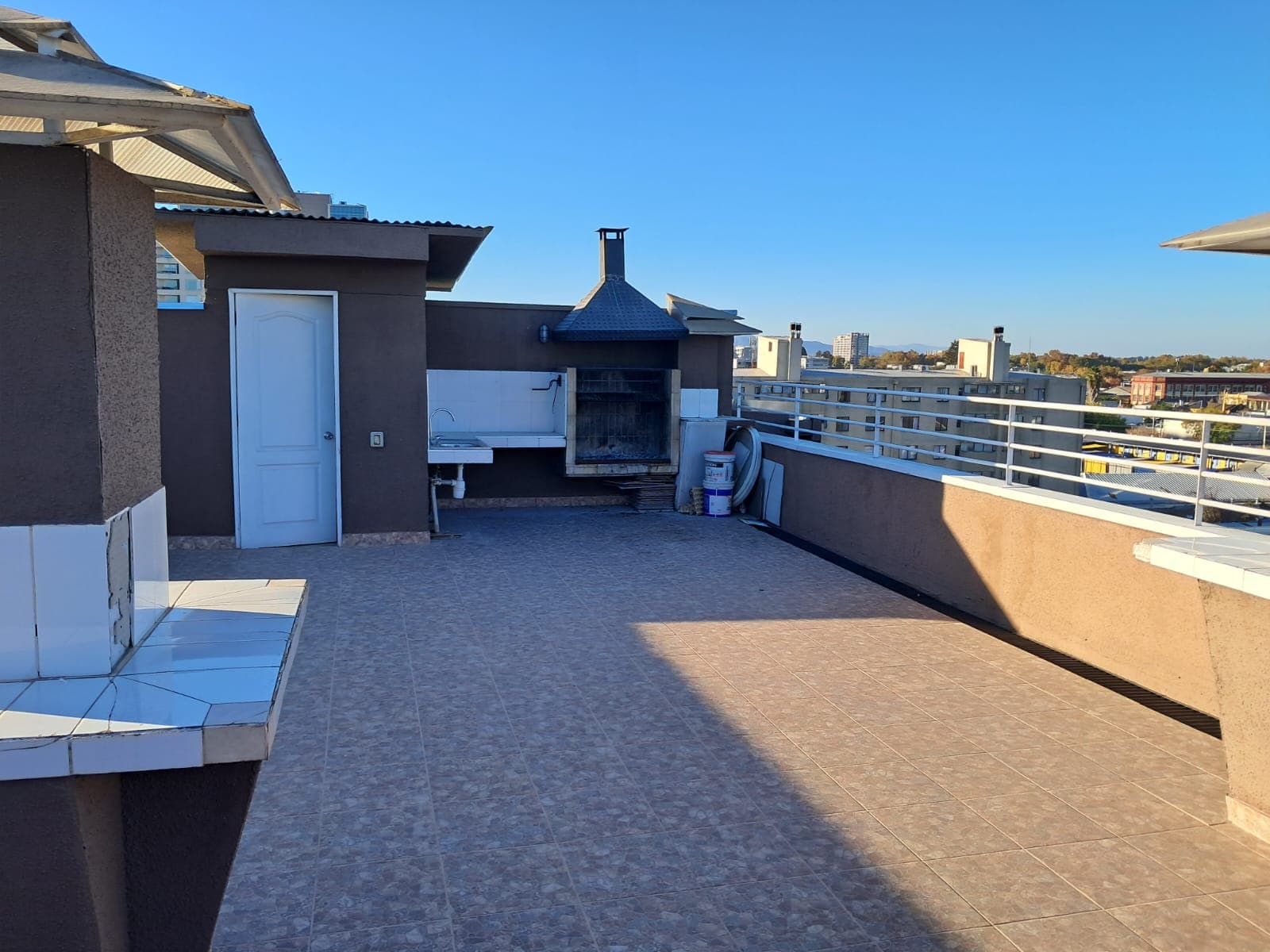 14 Vive en el corazón de Talca: departamento a pasos de Plaza de Armas con terraza y excelente conectividad!