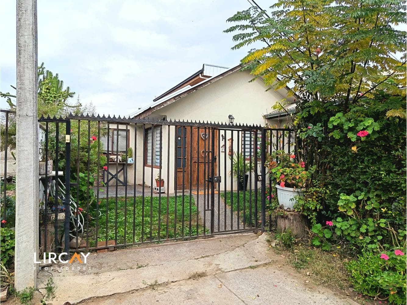 1 Encantadora y Espaciosa Casa de 1 Piso en Venta, Talca!