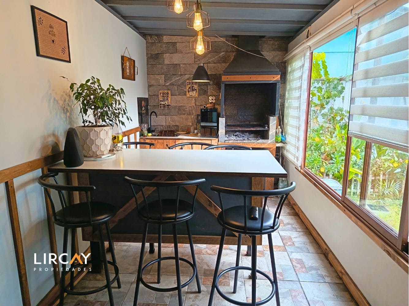 15 Encantadora y Espaciosa Casa de 1 Piso en Venta, Talca!